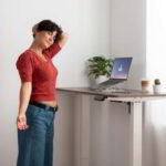 Biurko podnoszone – innowacyjne rozwiązanie dla zdrowia i efektywności w pracy