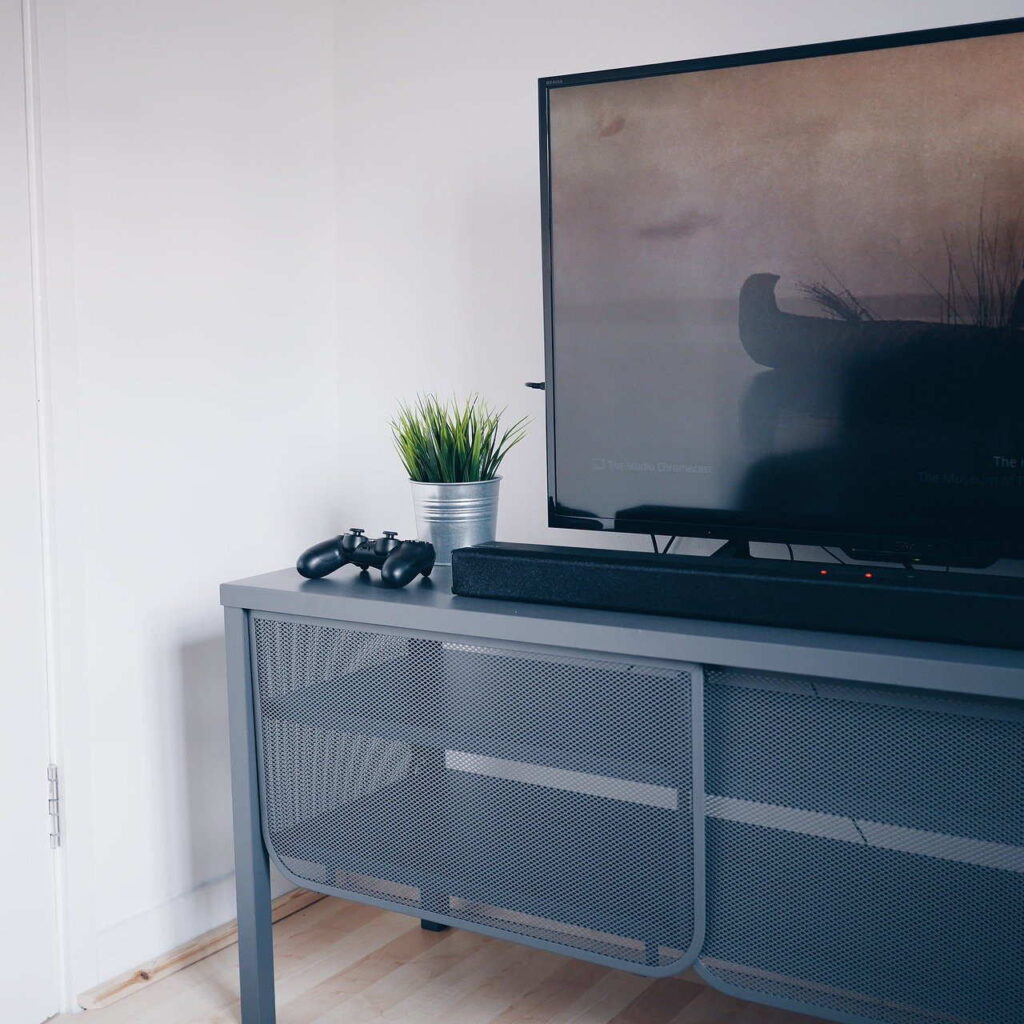 Jaki telewizor do PlayStation 5 i Xbox Series X – sprawdź!